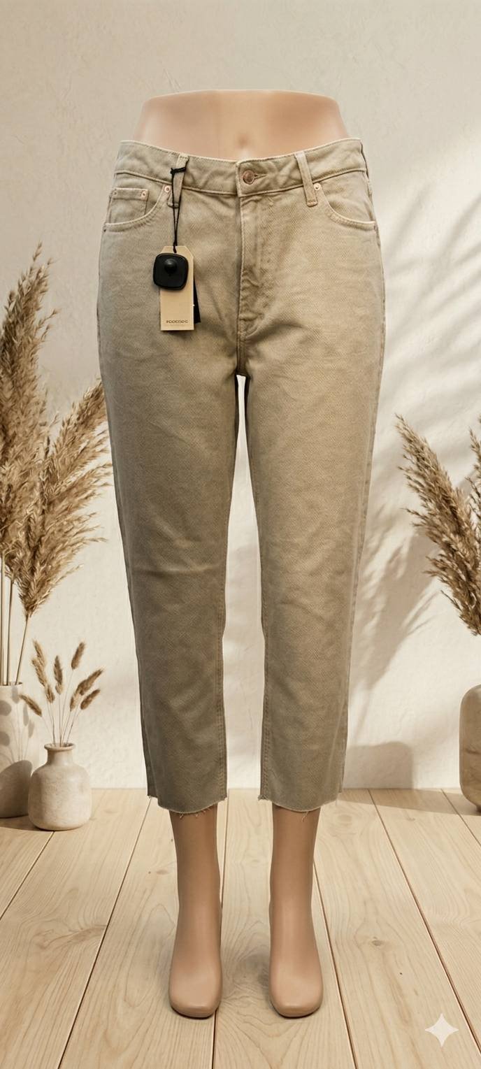 Beige Cropped Straight Jeans – Unisex Premium