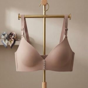 🤍 NUDE SEAMLESS BRA 🤍
Color: Skin / Nude Beige
Style: Wireless, Seamless, Front Rhinestone Buttons