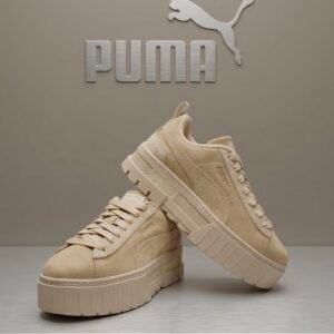PUMA Platform - Beige suede
Chunky sole + clean design = instant outfit upgrade