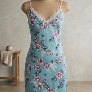 The slip dress that’s giving garden picnic 💙