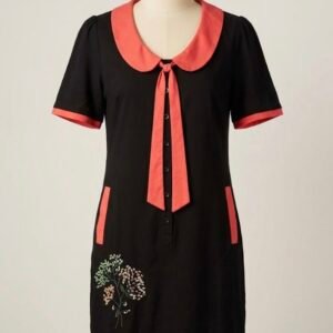 The dress that’s giving 60s mod vibes 🖤🍑