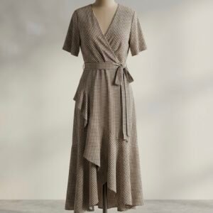 The wrap dress that flatters everyone 🤎